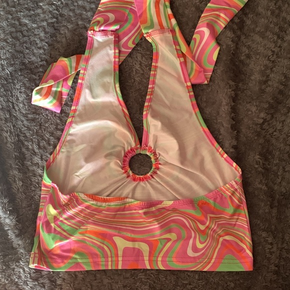 FUN | groovy halter top - Picture 3 of 3